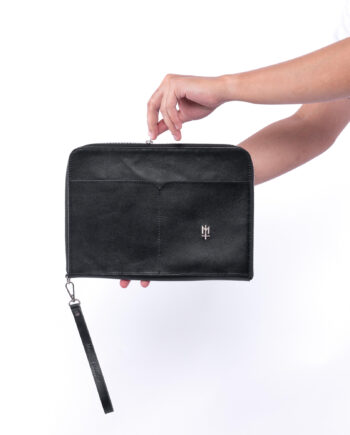 TAS POUCH CLUTCH CASUAL PRIA WANITA KULIT ASLI SIMPLE POLOS HITAM MATERNAL DISASTER | ZENET