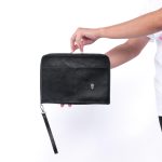 TAS POUCH CLUTCH CASUAL PRIA WANITA KULIT ASLI SIMPLE POLOS HITAM MATERNAL DISASTER | ZENET